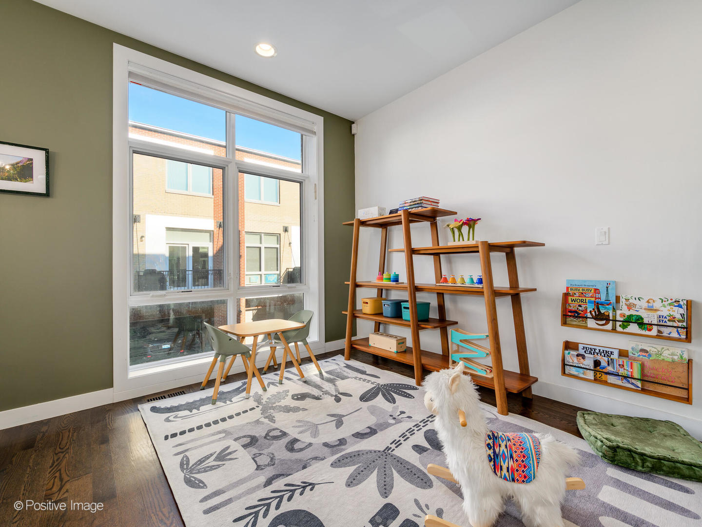 2823 N OAKLEY Avenue Unit: C