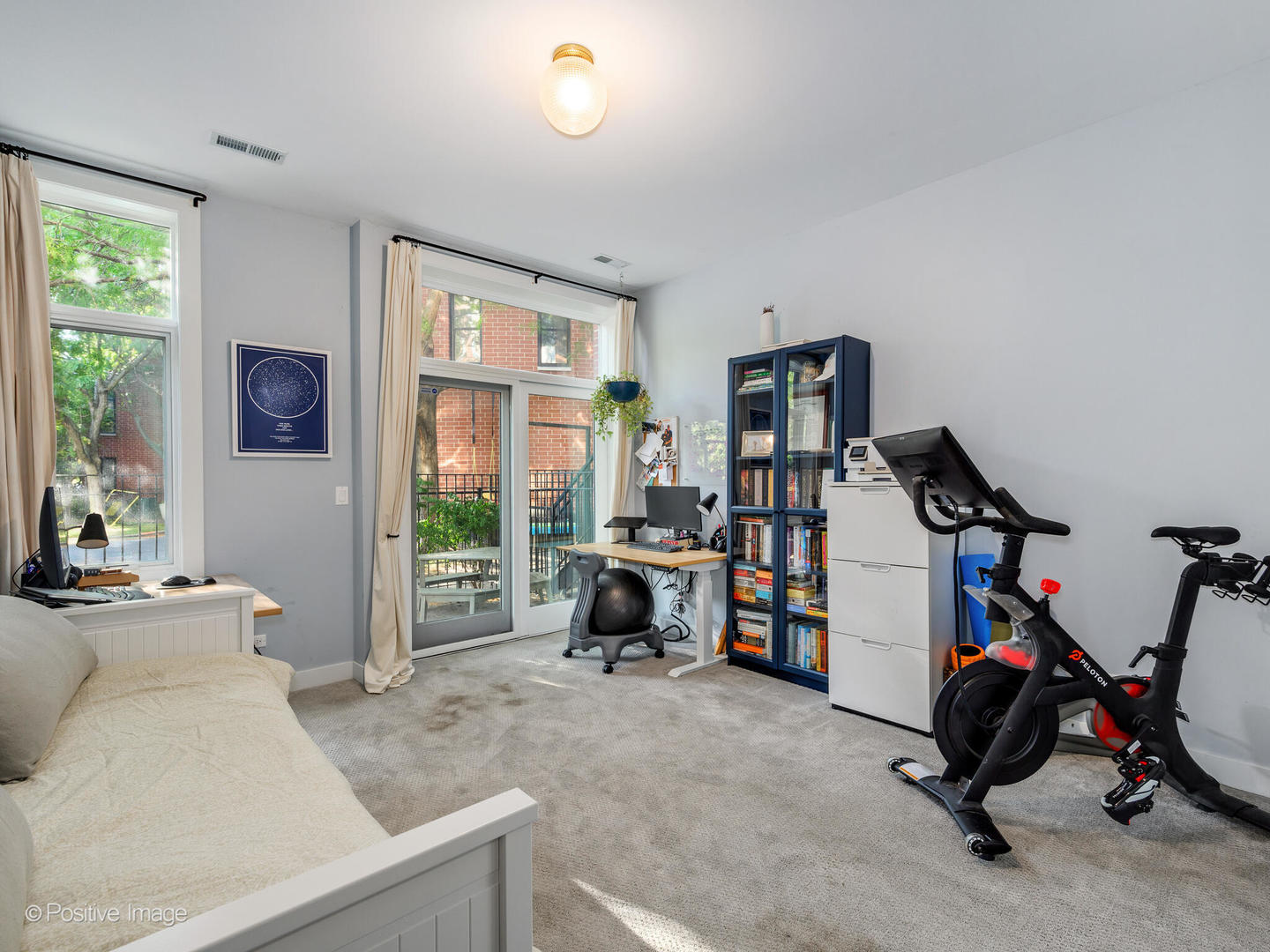 2823 N OAKLEY Avenue Unit: C