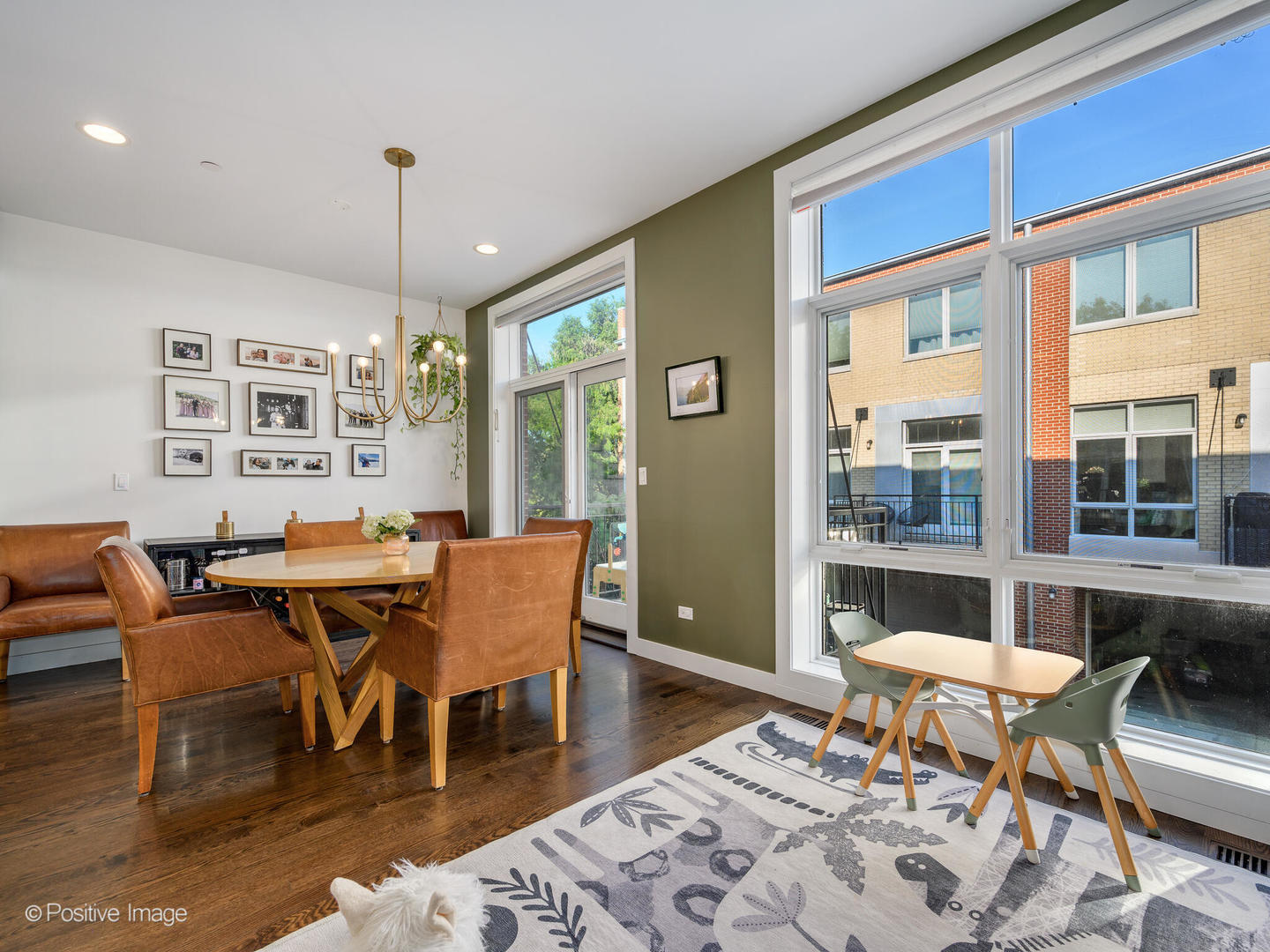 2823 N OAKLEY Avenue Unit: C