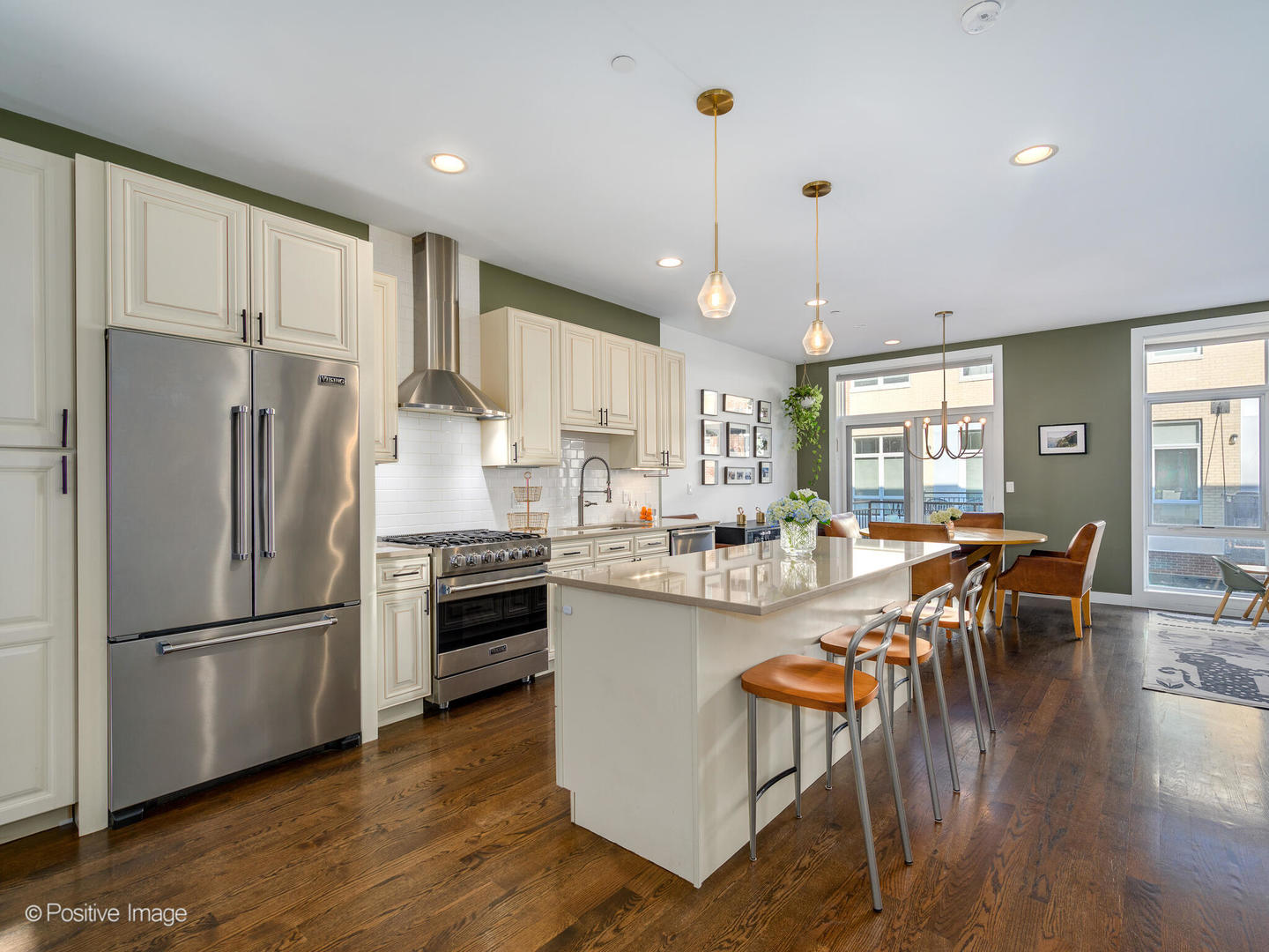 2823 N OAKLEY Avenue Unit: C