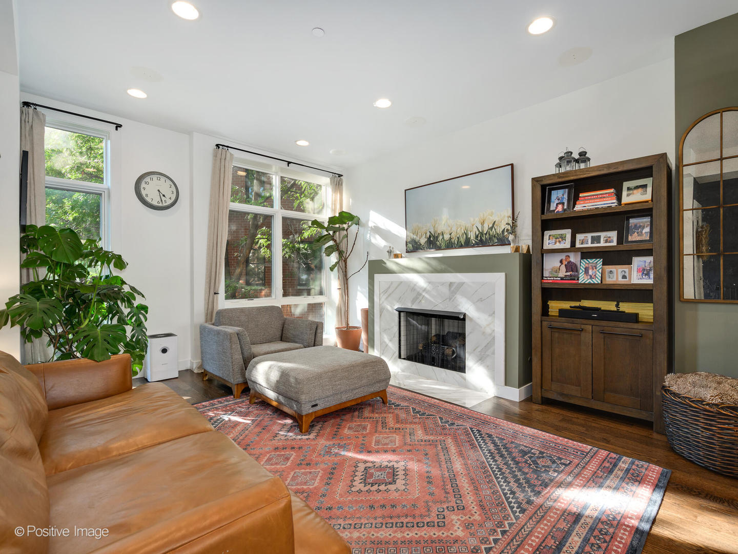 2823 N OAKLEY Avenue Unit: C