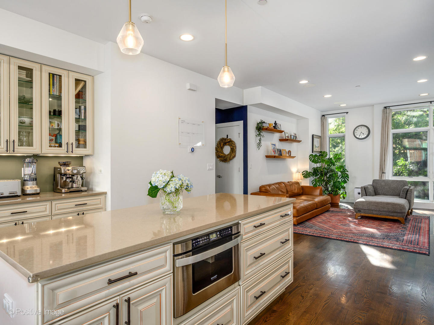 2823 N OAKLEY Avenue Unit: C