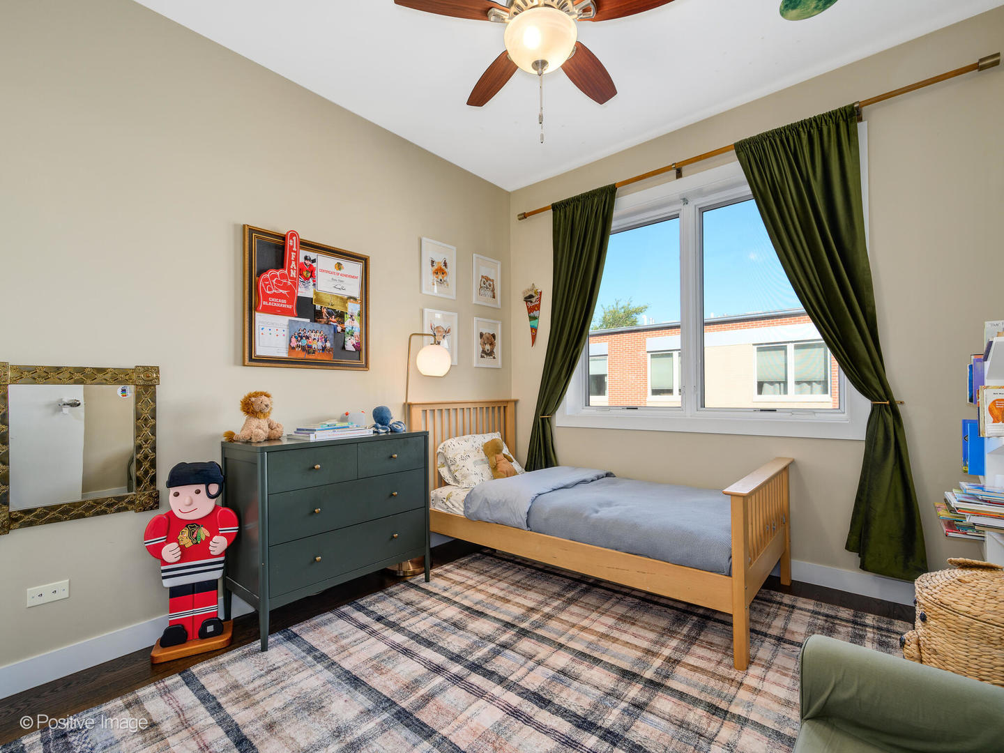 2823 N OAKLEY Avenue Unit: C