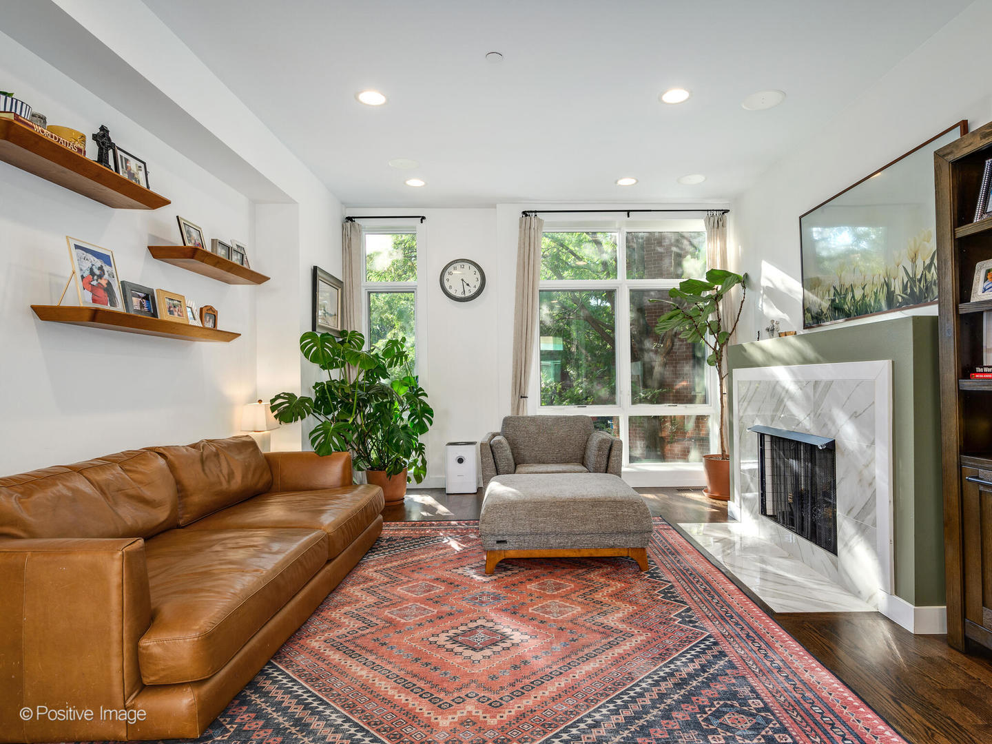 2823 N OAKLEY Avenue Unit: C