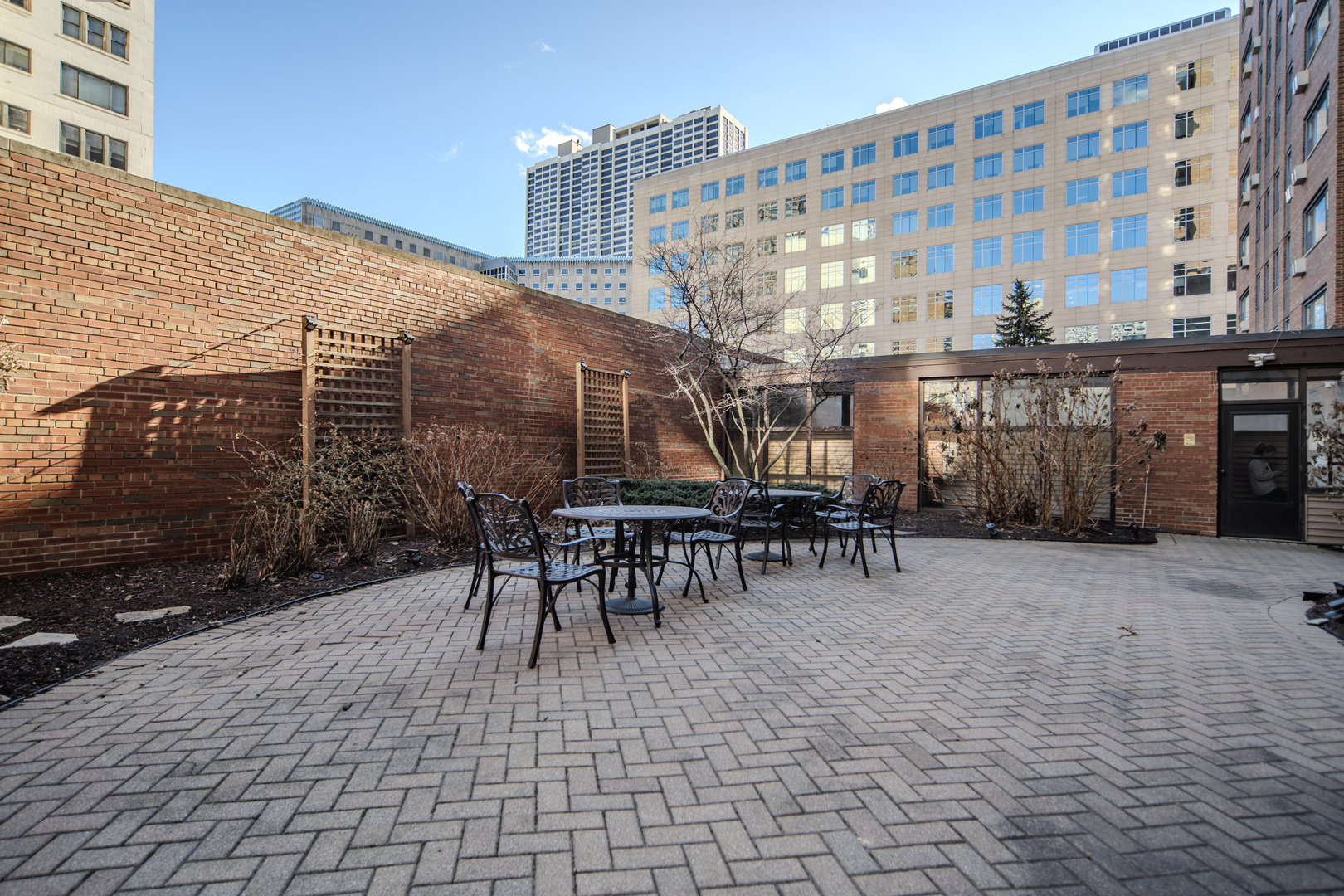 2909 N Sheridan Road Unit: 1511