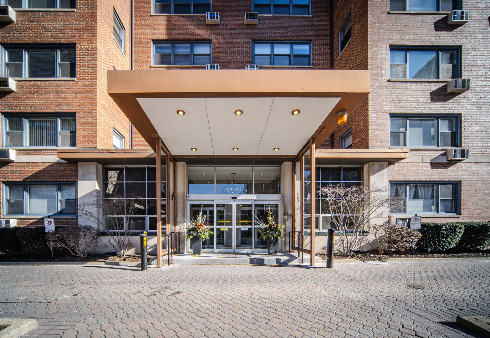 2909 N Sheridan Road Unit: 1511