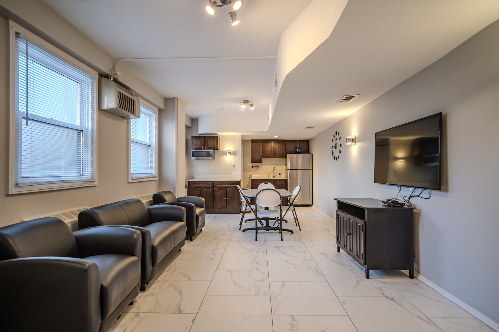 2909 N Sheridan Road Unit: 1511