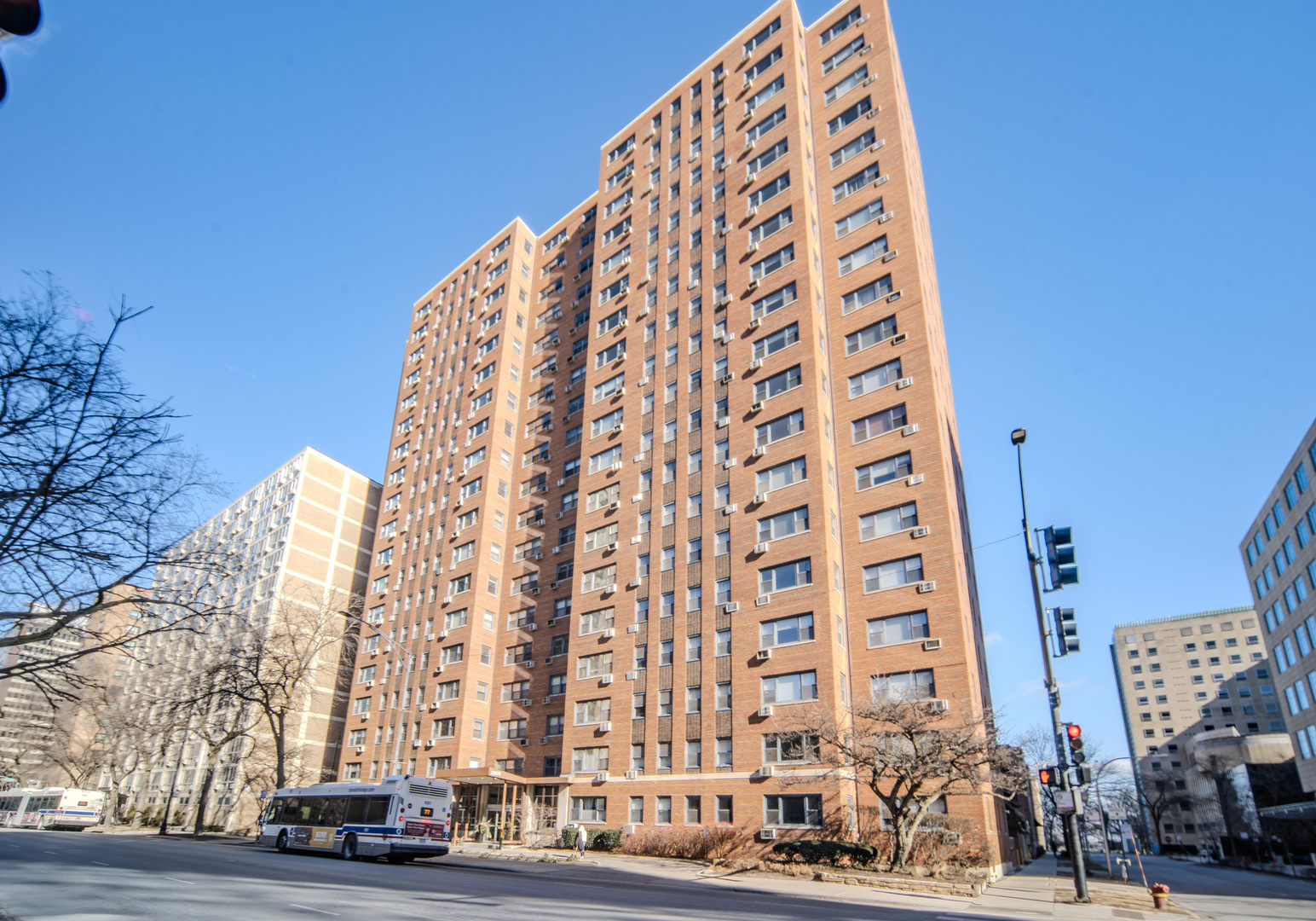 2909 N Sheridan Road Unit: 1511