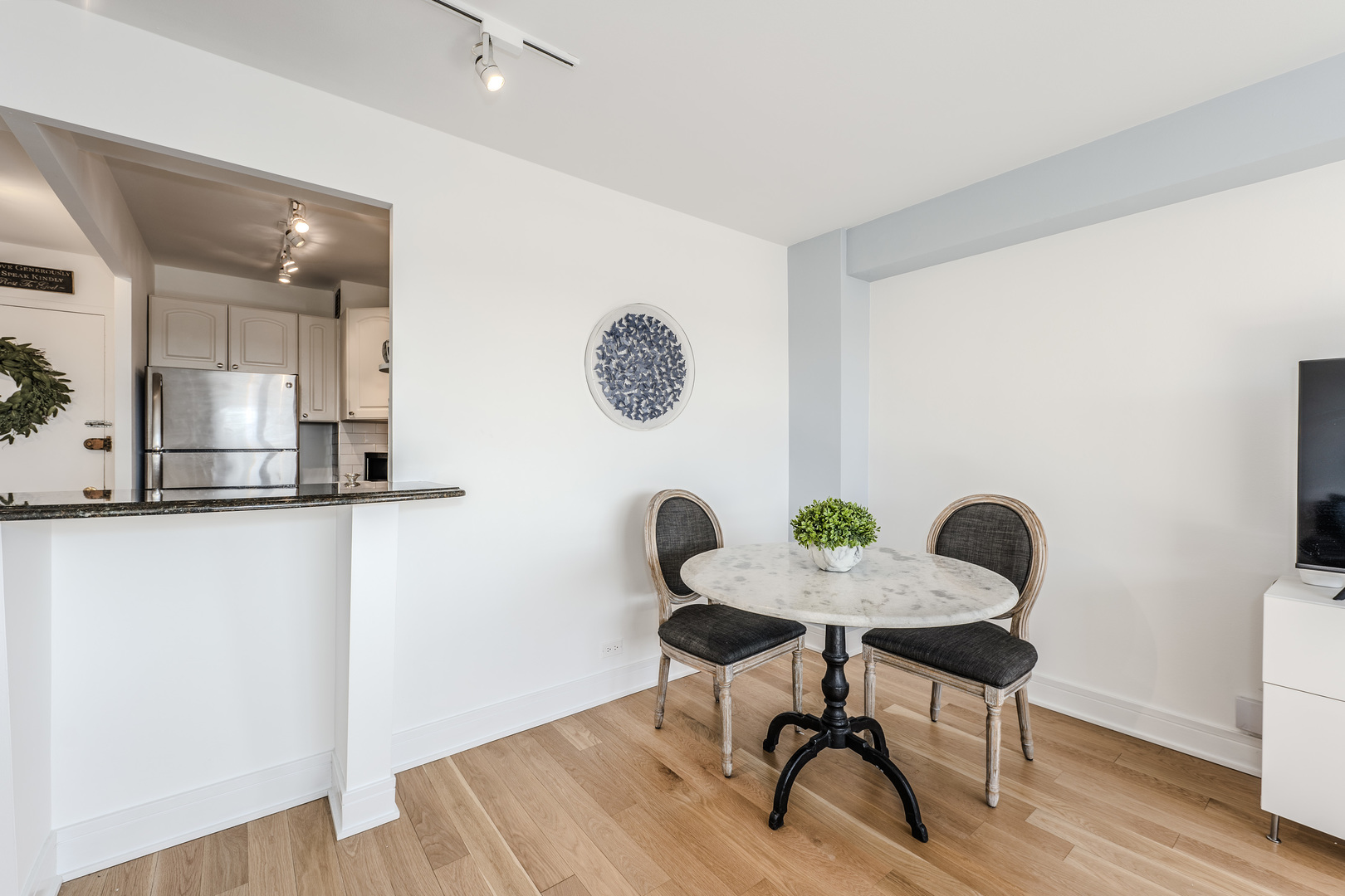 2909 N Sheridan Road Unit: 1511