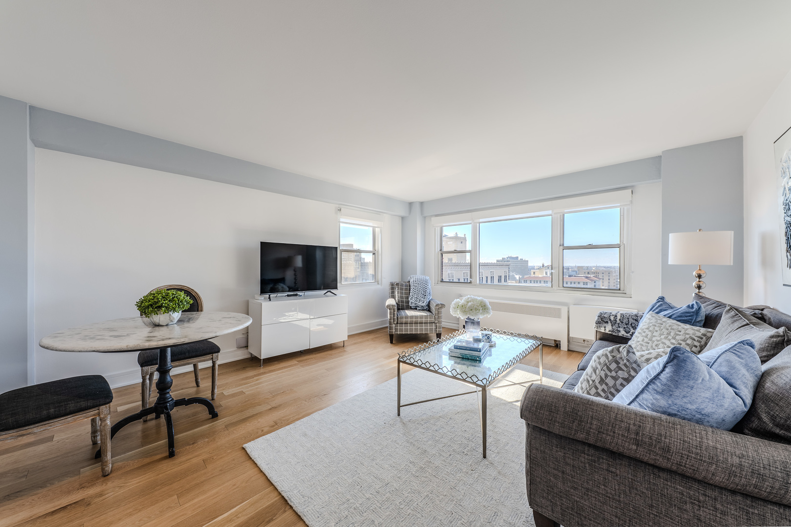 2909 N Sheridan Road Unit: 1511