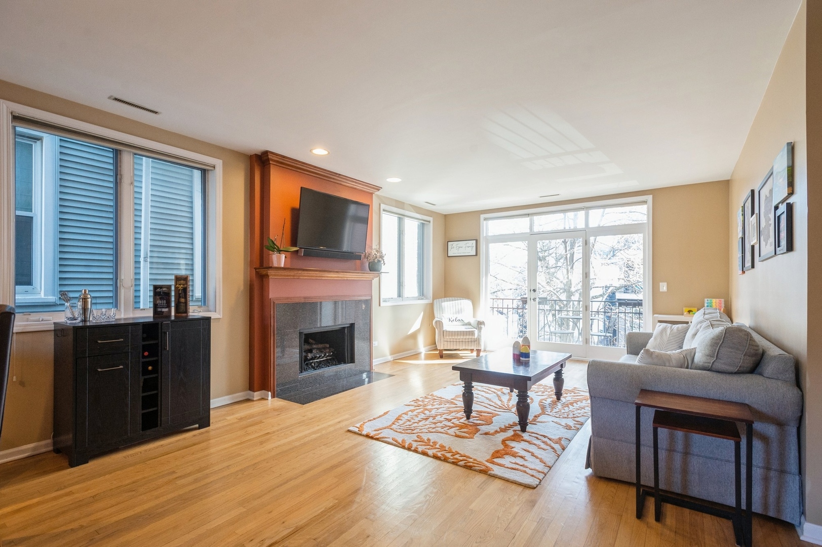 1728 W Roscoe Street Unit: 2