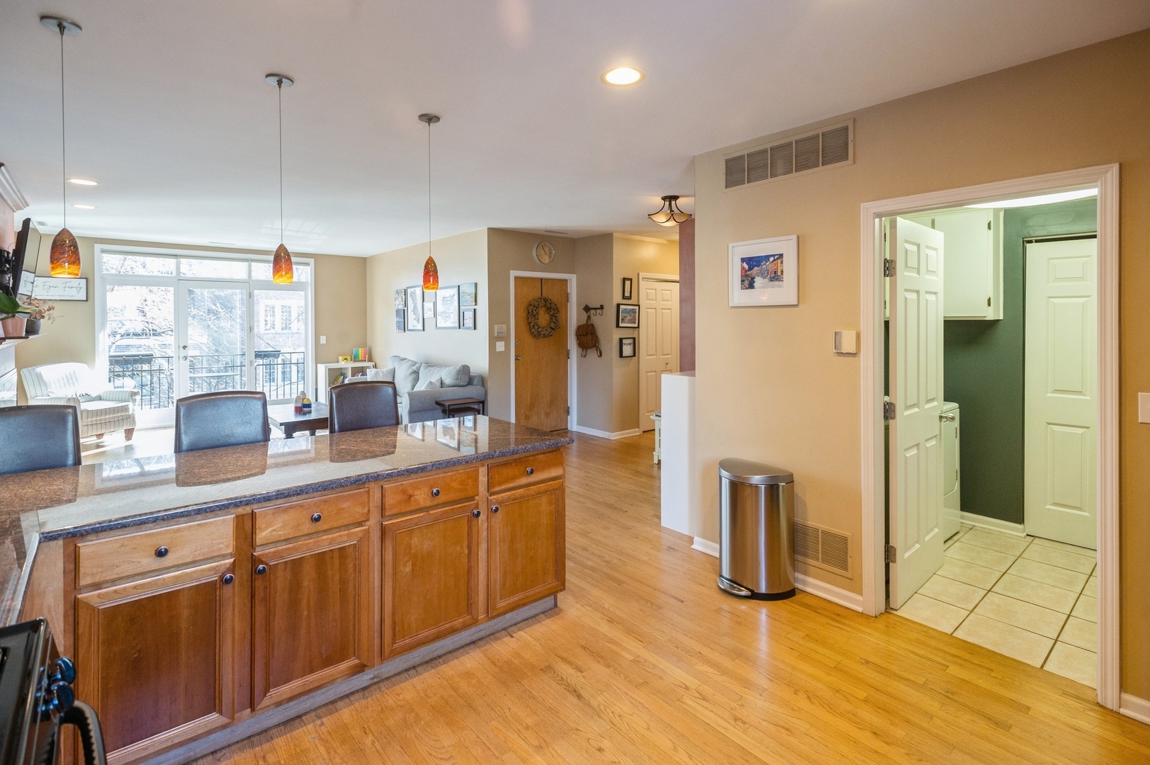 1728 W Roscoe Street Unit: 2