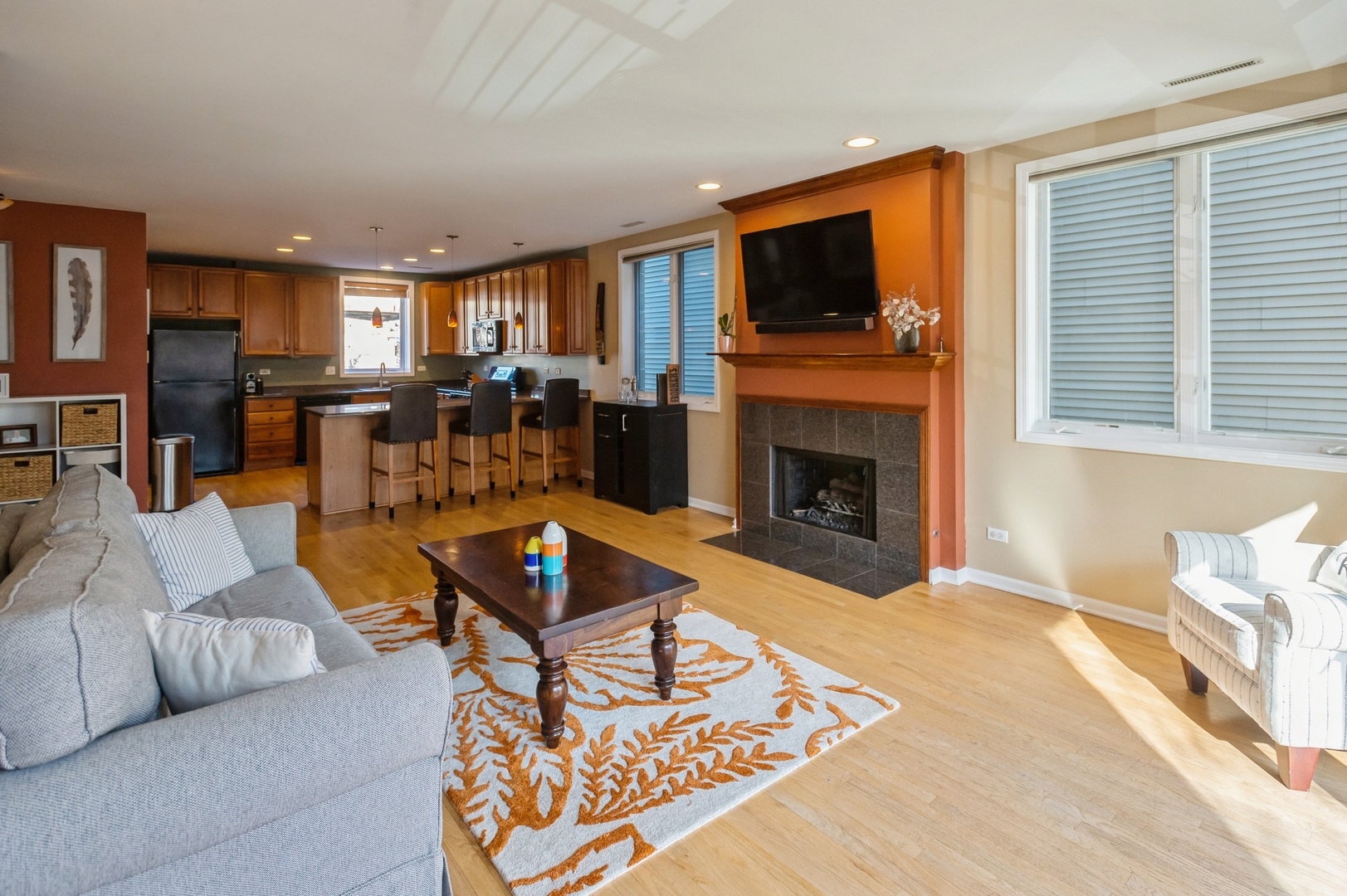1728 W Roscoe Street Unit: 2