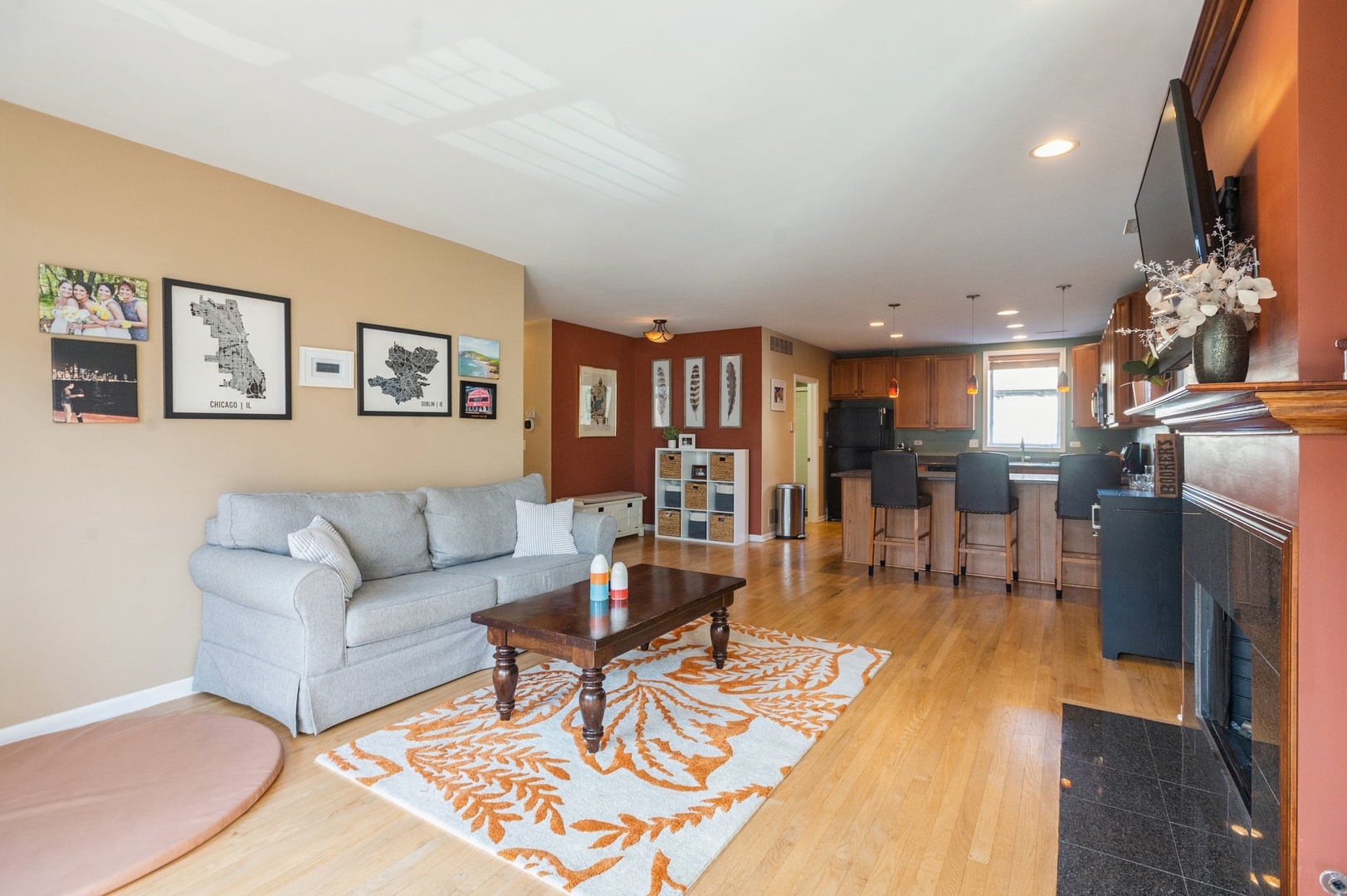 1728 W Roscoe Street Unit: 2
