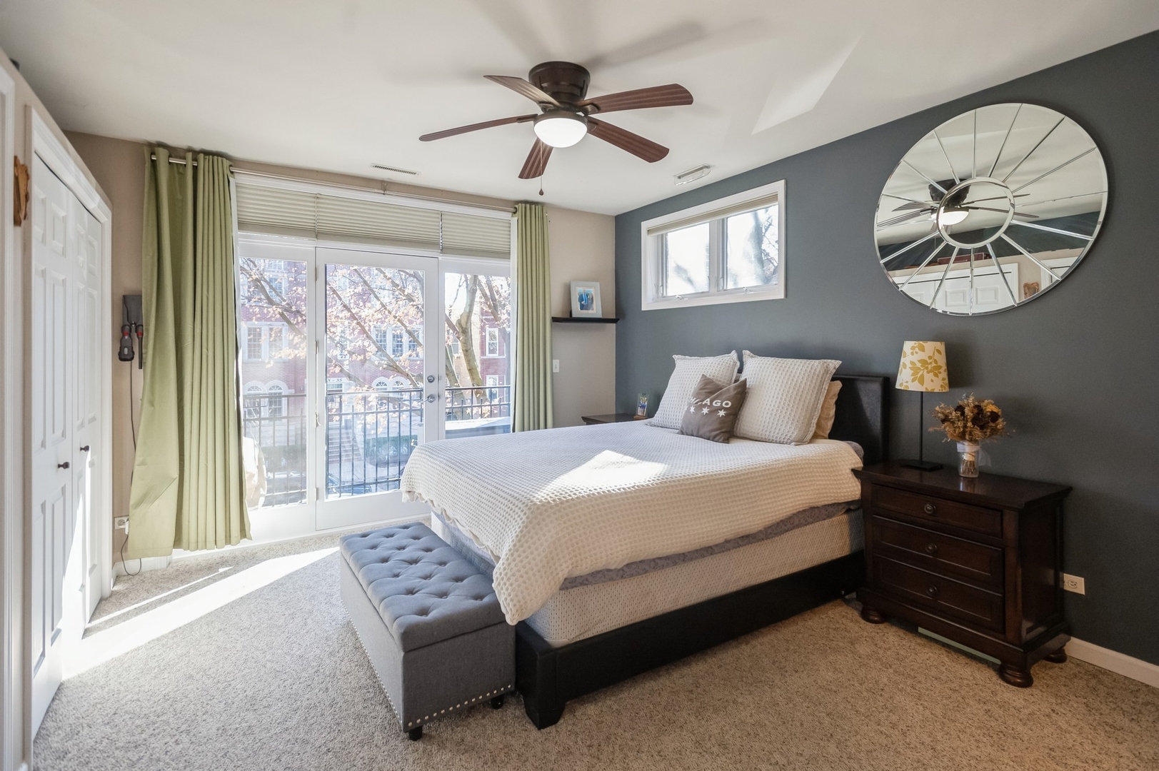 1728 W Roscoe Street Unit: 2