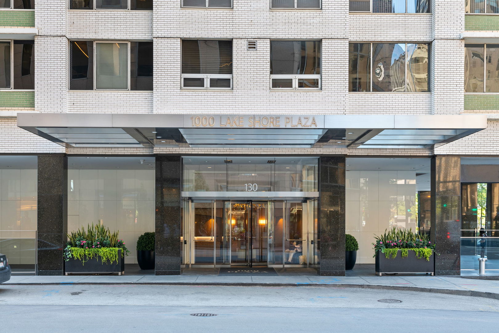 1000 N LAKE SHORE Plaza Unit: 39C