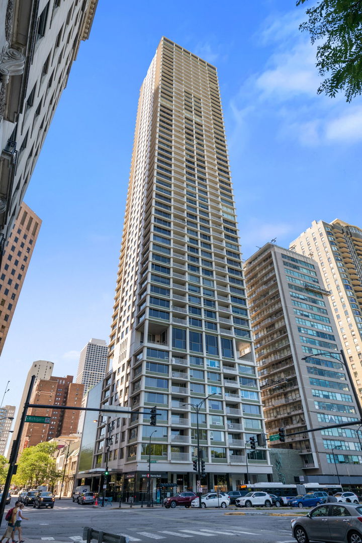 1000 N LAKE SHORE Plaza Unit: 39C