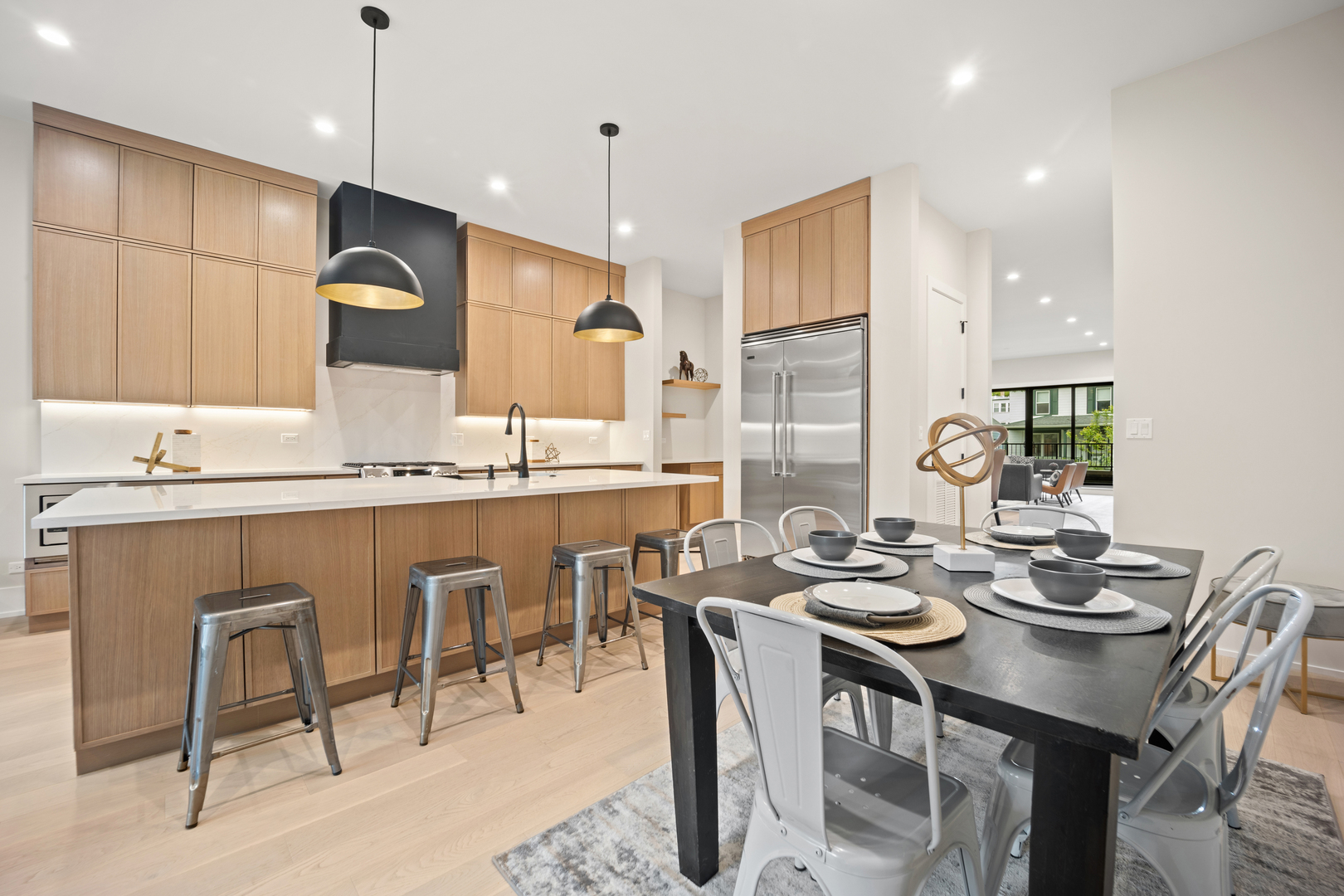 4343 N Richmond Avenue Unit: 1N