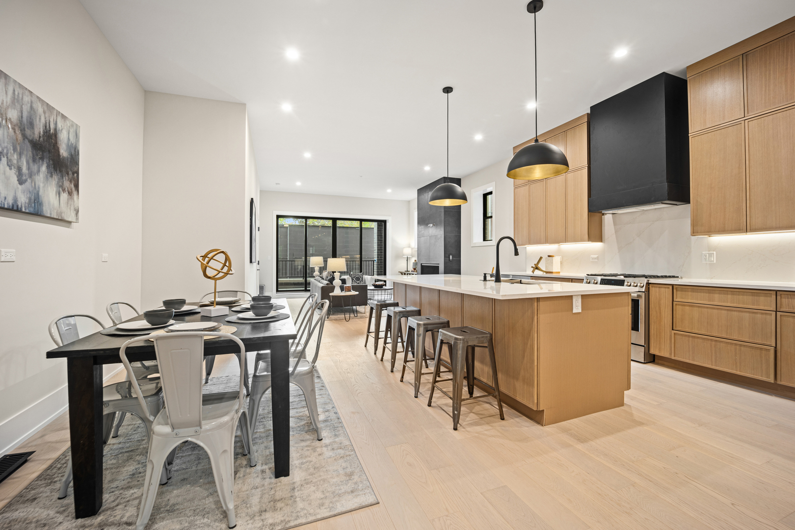 4343 N Richmond Avenue Unit: 1N