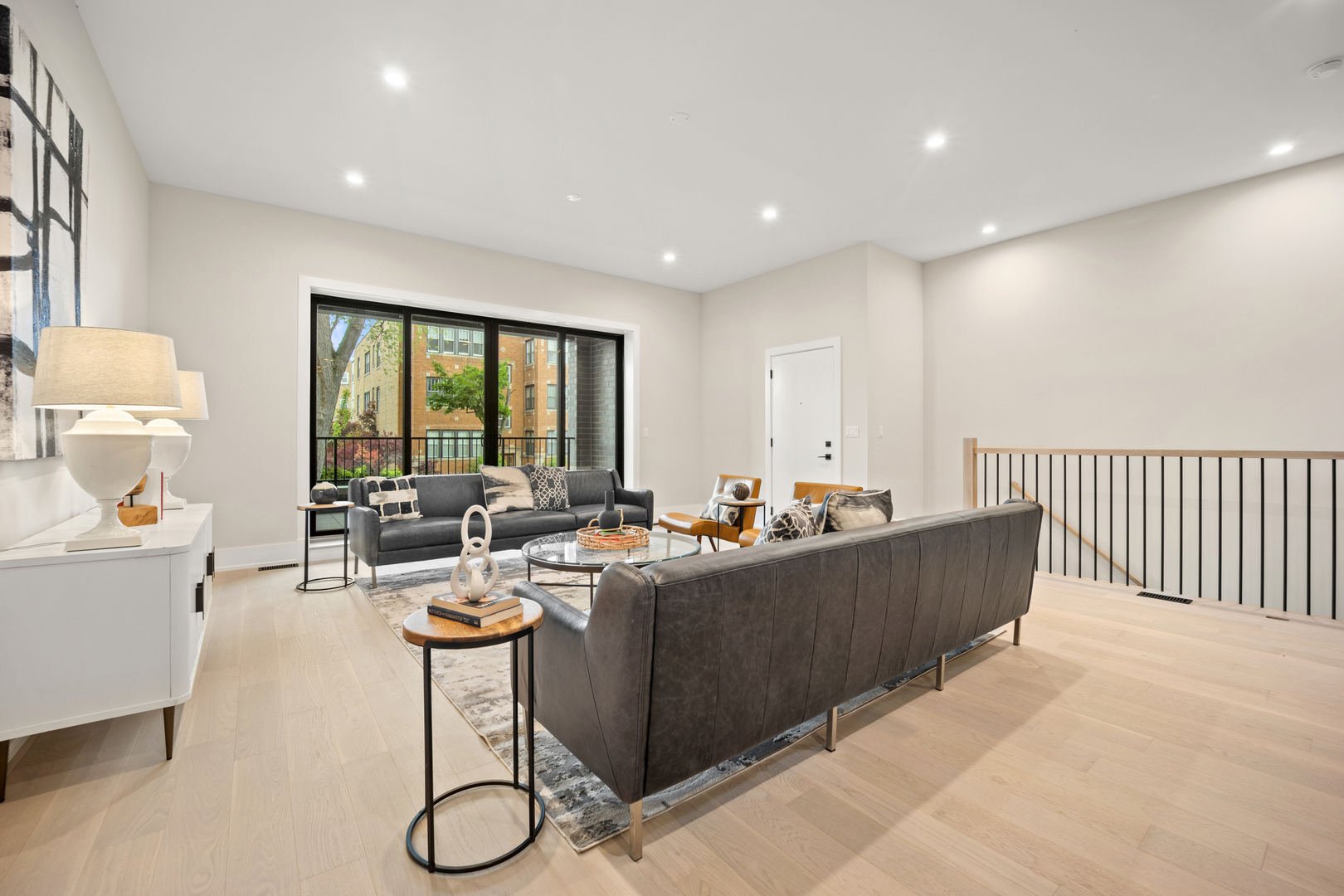 4343 N Richmond Avenue Unit: 1N