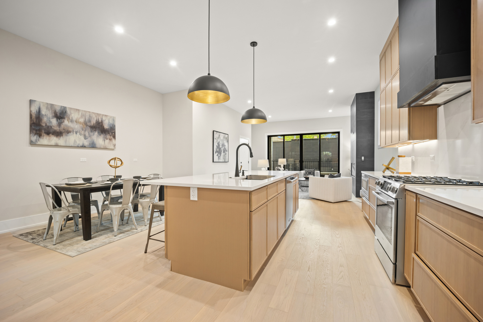 4343 N Richmond Avenue Unit: 1N