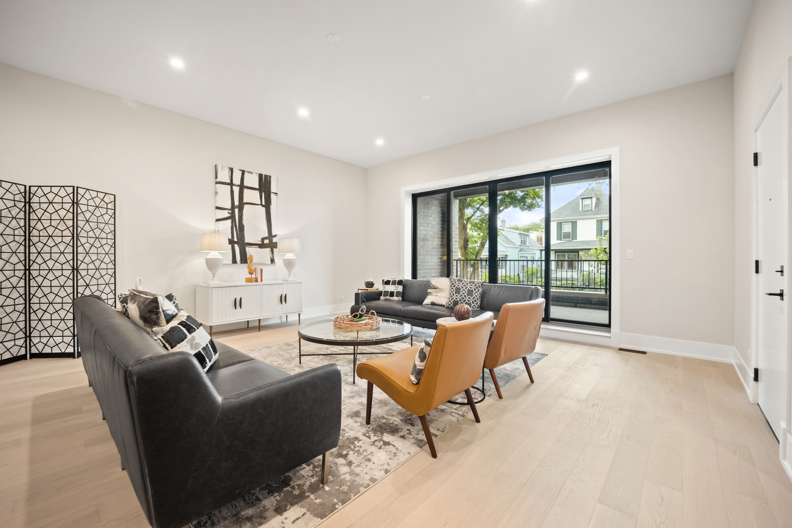 4343 N Richmond Avenue Unit: 1N