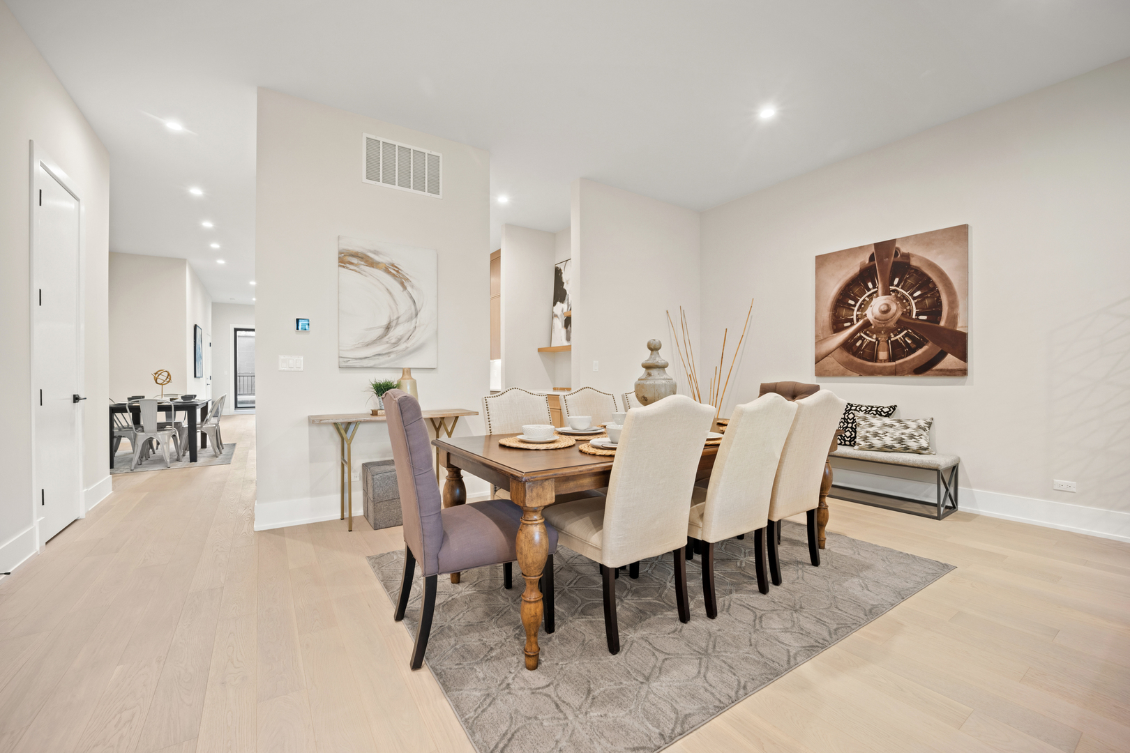 4343 N Richmond Avenue Unit: 1N