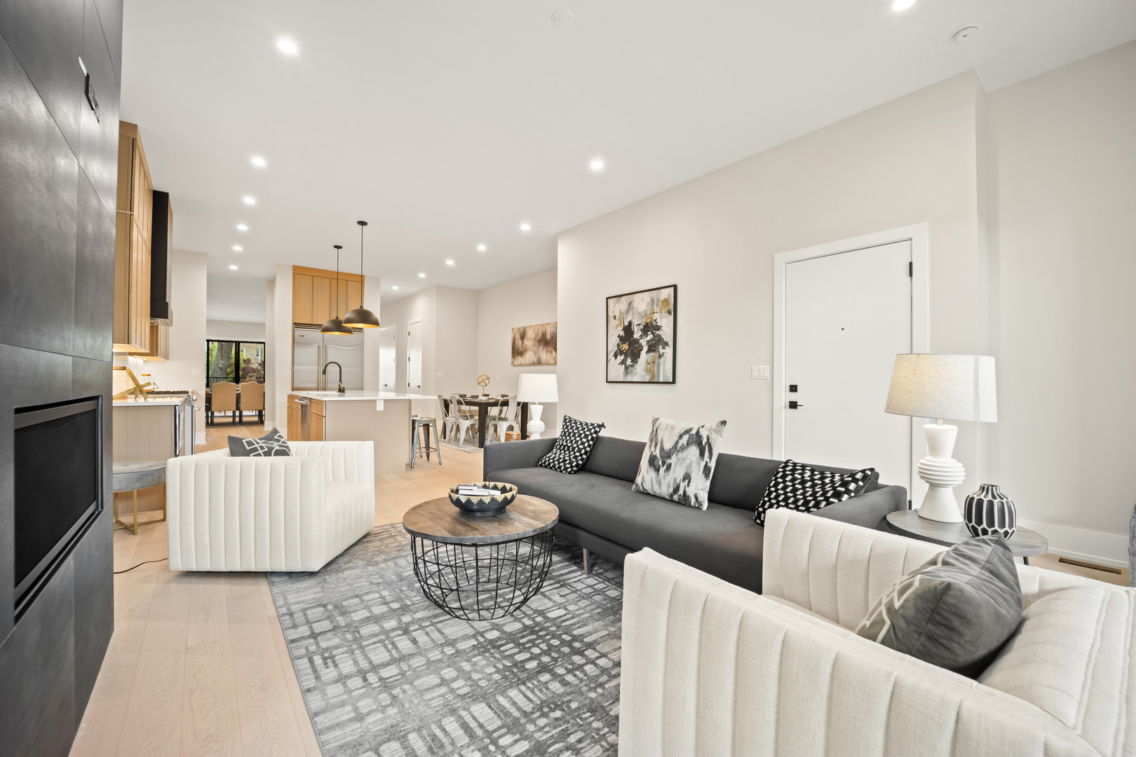 4343 N Richmond Avenue Unit: 1N