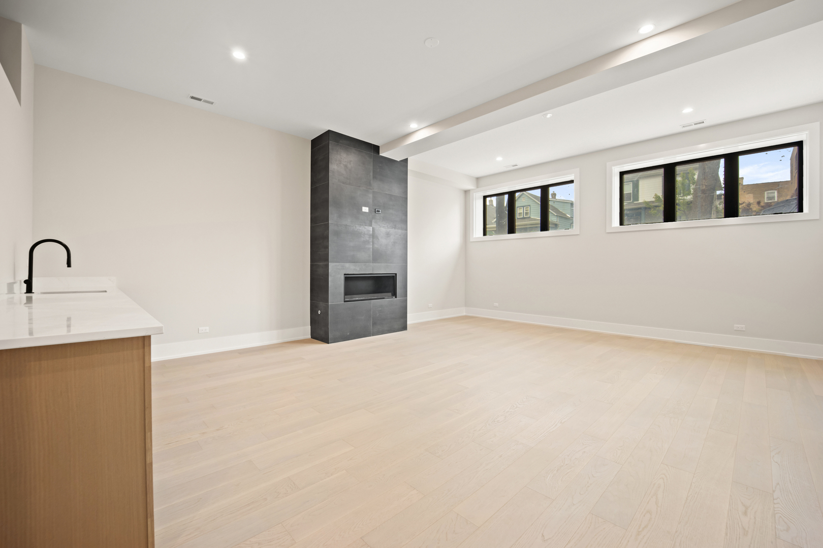 4343 N Richmond Avenue Unit: 1N