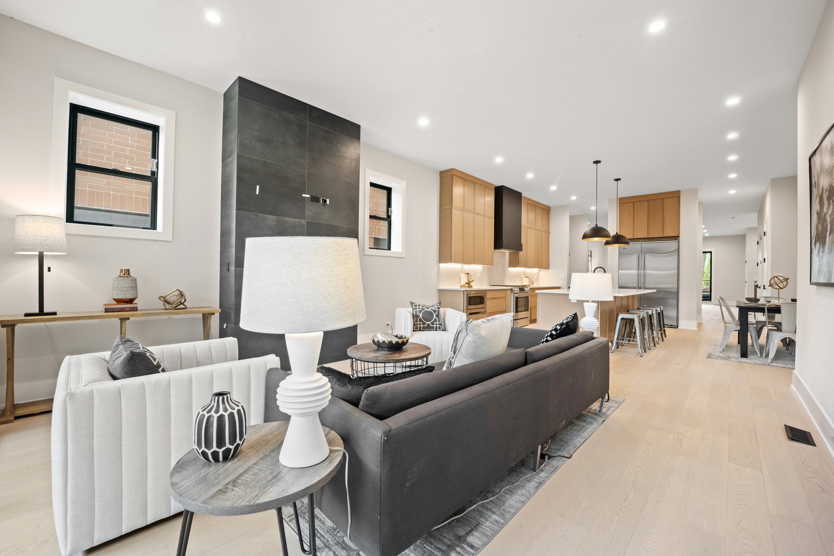 4343 N Richmond Avenue Unit: 1N