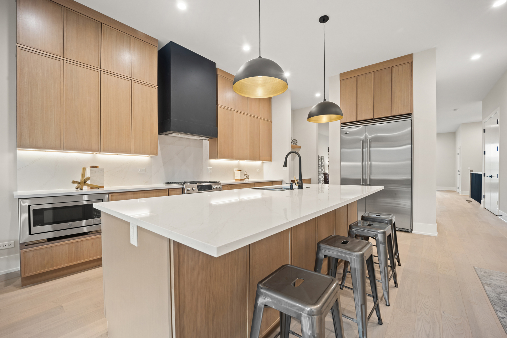 4343 N Richmond Avenue Unit: 1N