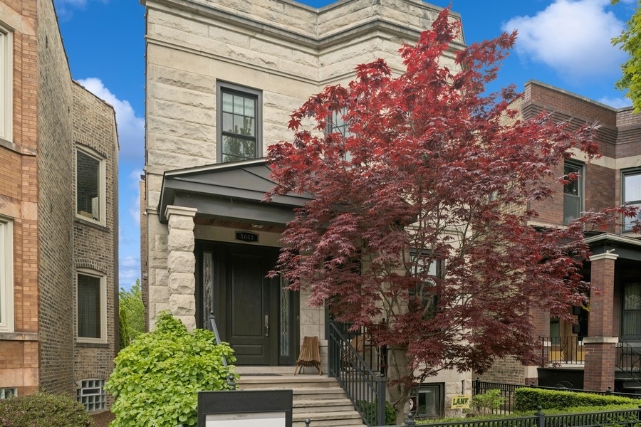 3643 N Oakley Avenue