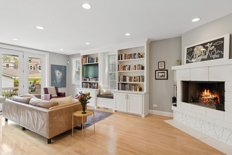 3643 N Oakley Avenue