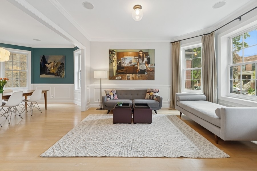 3643 N Oakley Avenue