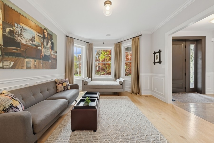 3643 N Oakley Avenue