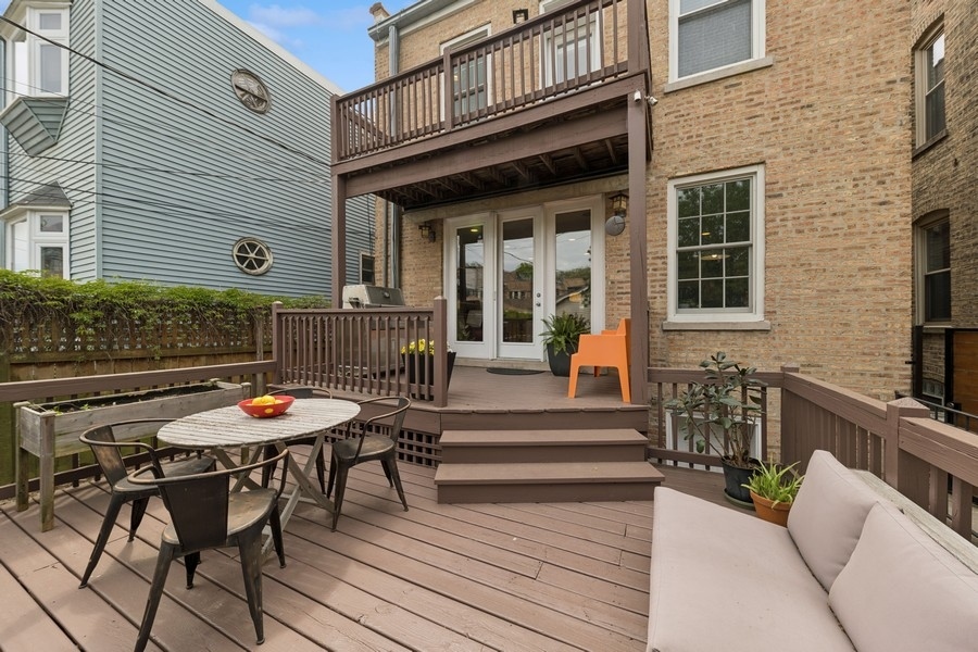 3643 N Oakley Avenue