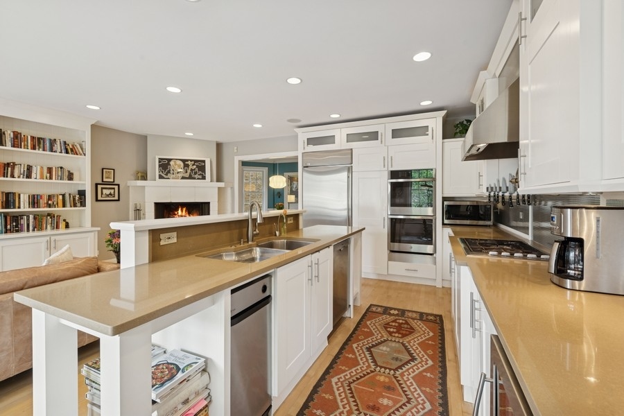 3643 N Oakley Avenue