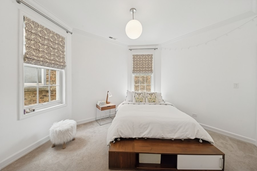 3643 N Oakley Avenue