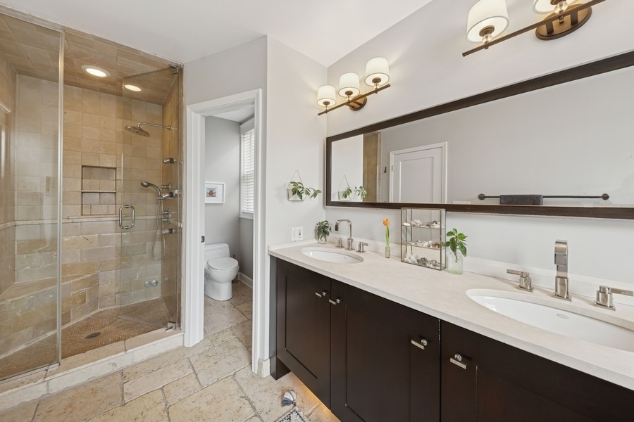 3643 N Oakley Avenue