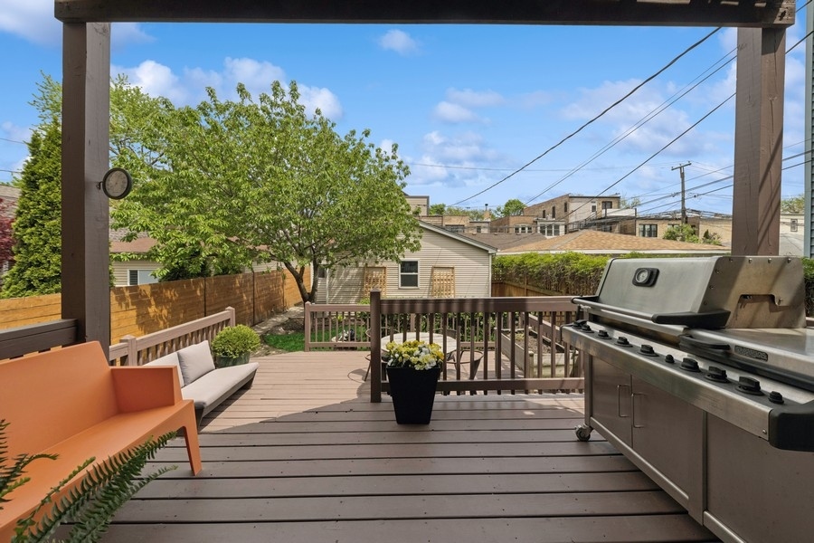 3643 N Oakley Avenue