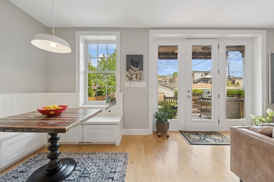 3643 N Oakley Avenue