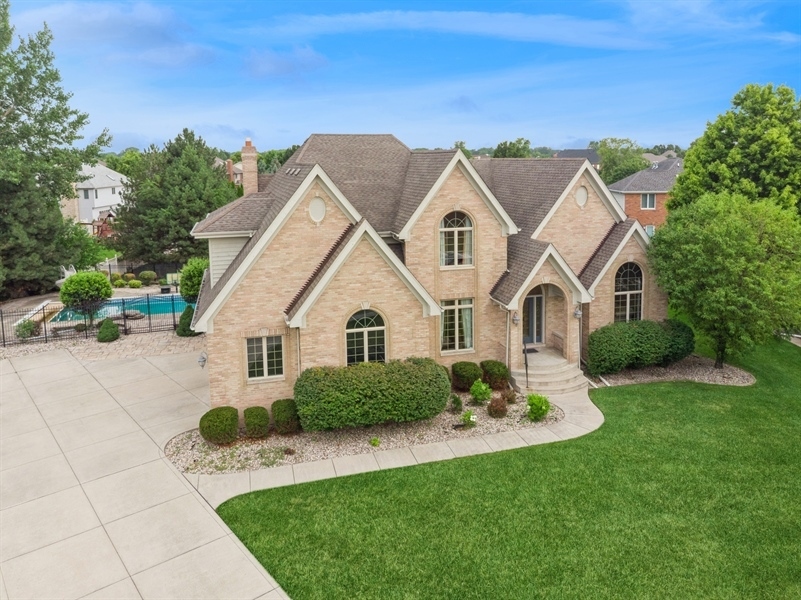 1913 Briarwood Circle