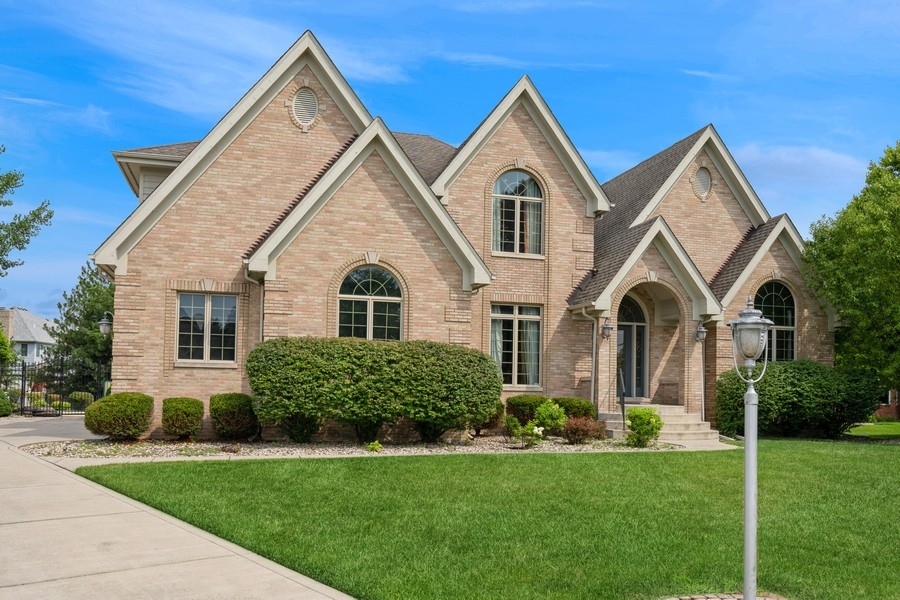 1913 Briarwood Circle