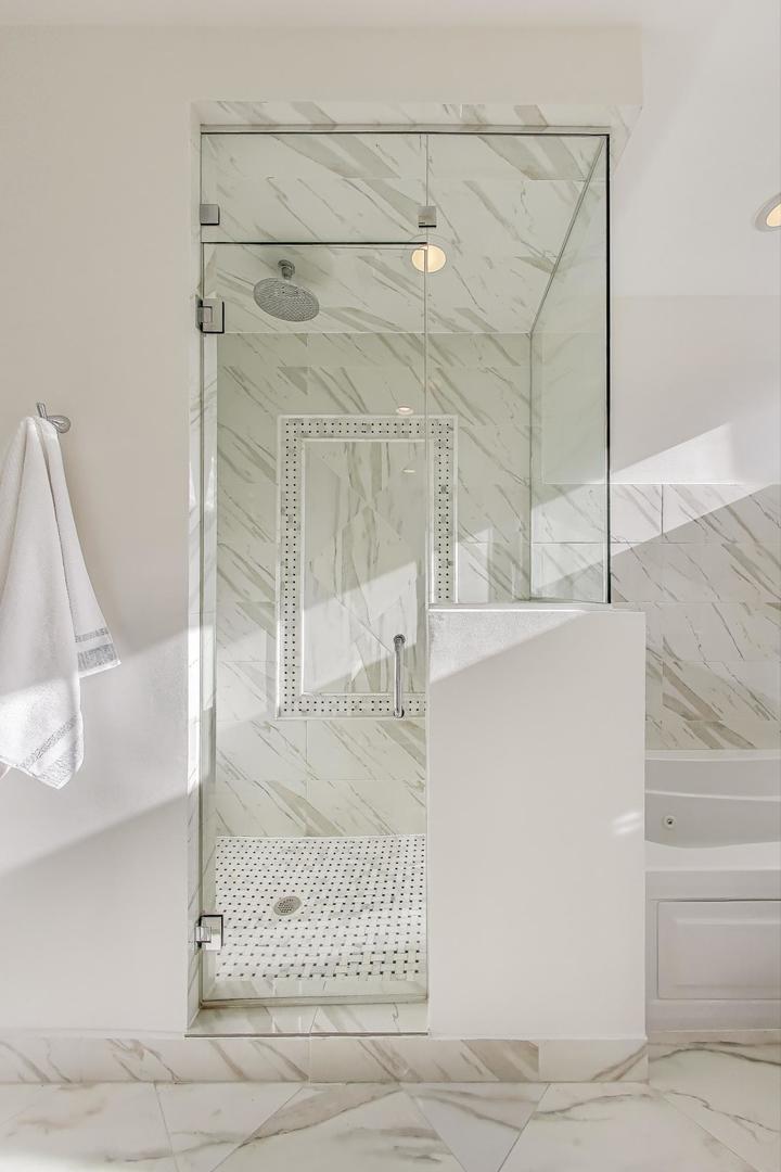 2823 N OAKLEY Avenue Unit: K