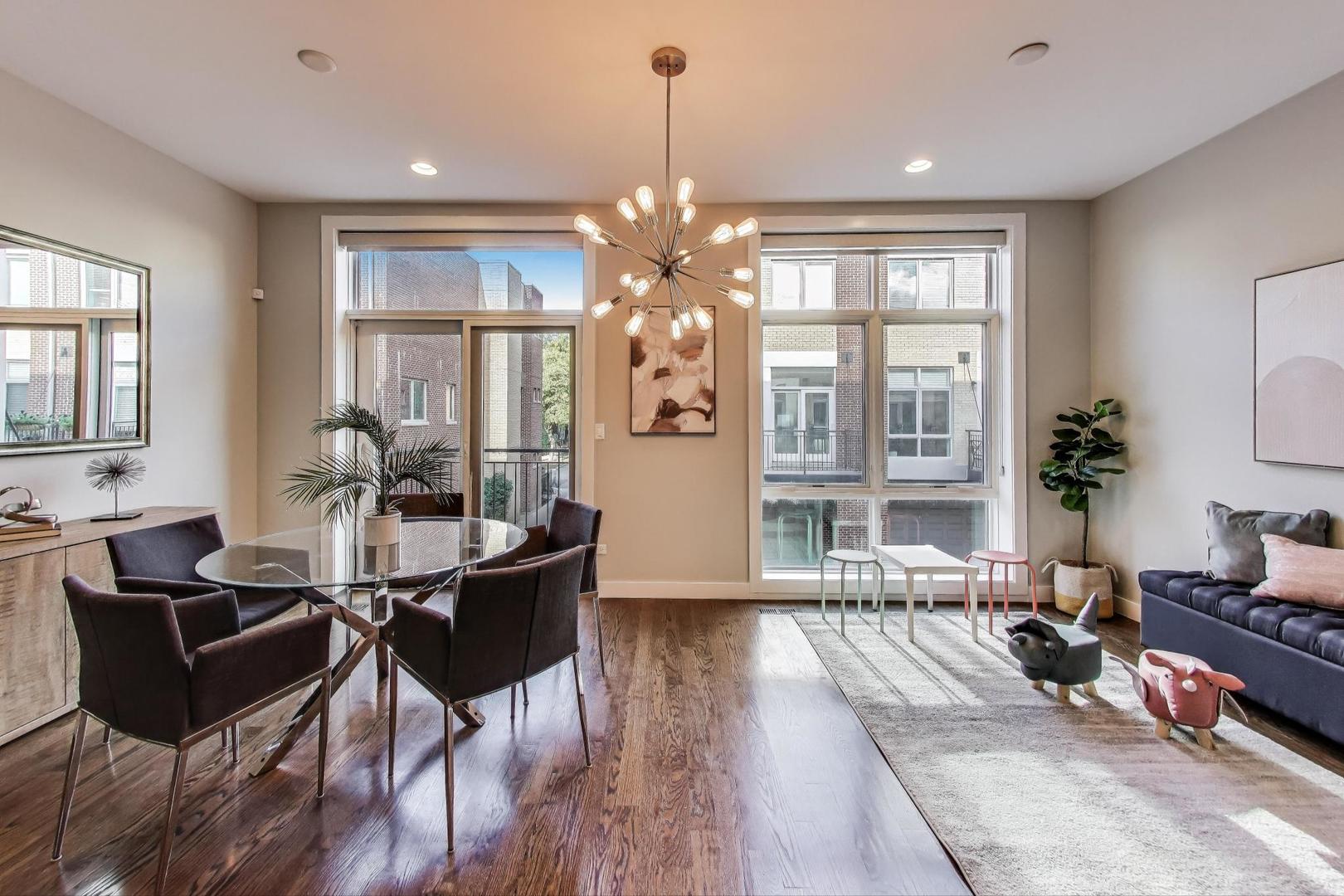 2823 N OAKLEY Avenue Unit: K