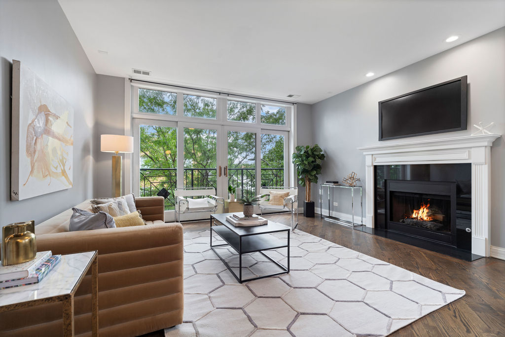 3101 N CALIFORNIA Avenue Unit: 3N