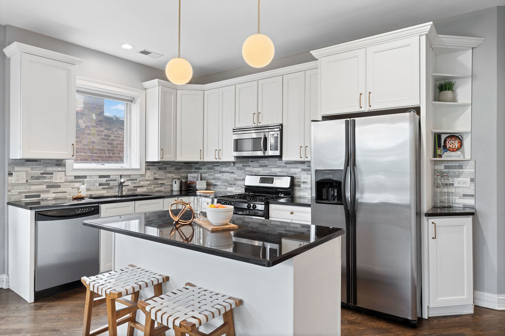 3101 N CALIFORNIA Avenue Unit: 3N