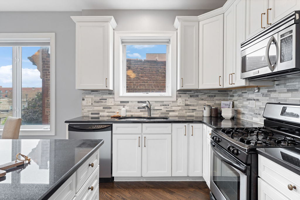 3101 N CALIFORNIA Avenue Unit: 3N