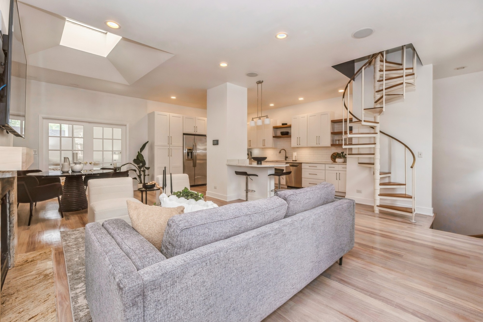 1349 W Webster Avenue Unit: 5