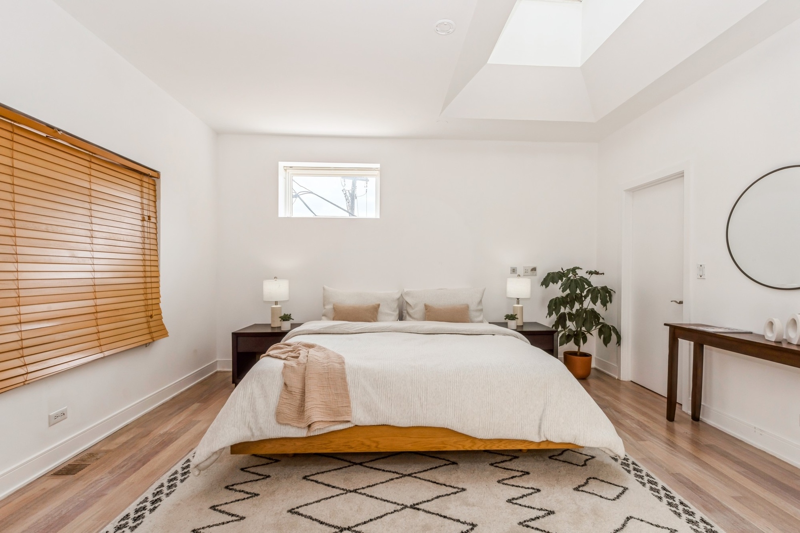 1349 W Webster Avenue Unit: 5